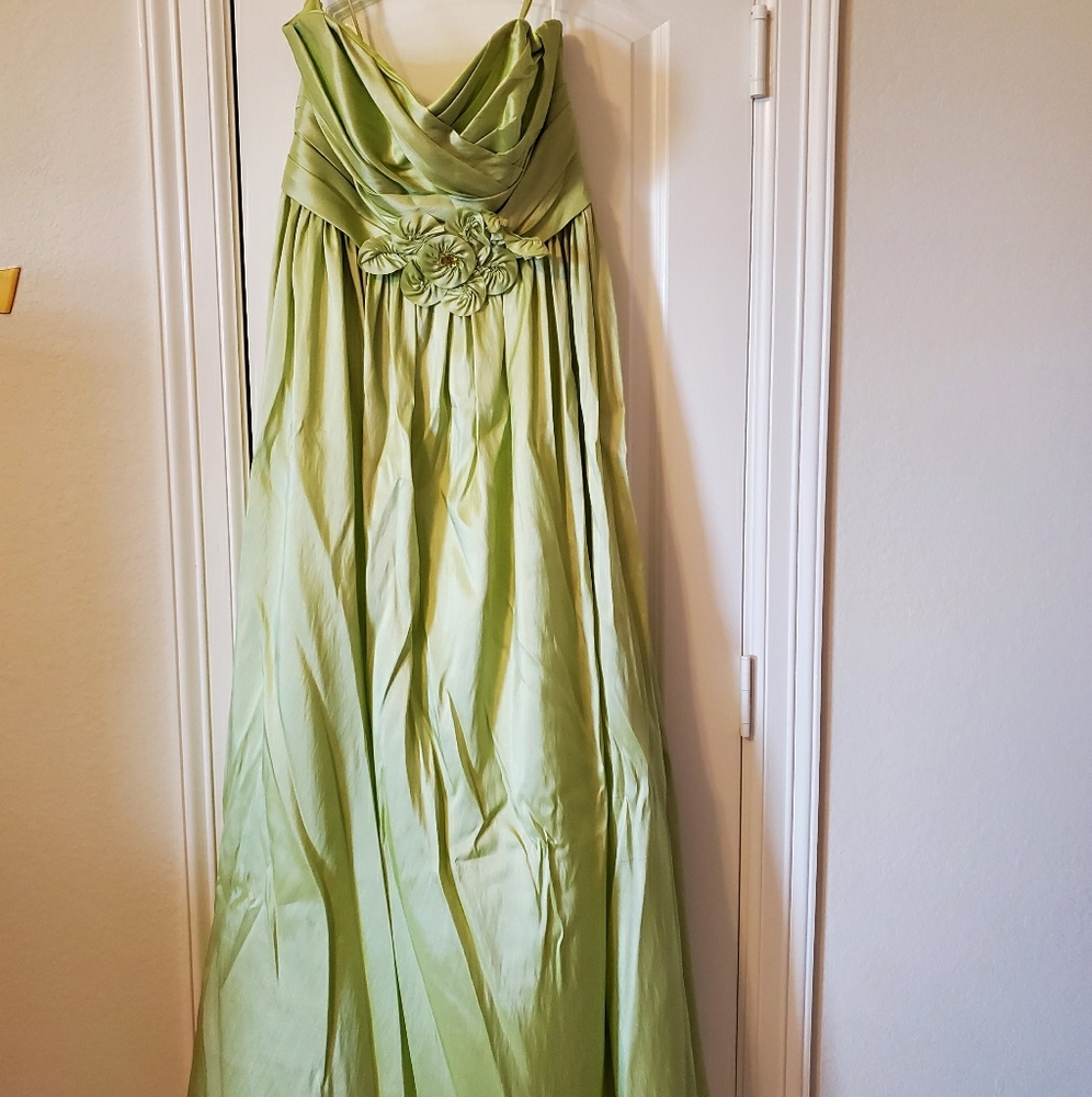 Watters & Watters formal women's gown